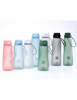 Fresanas botella reutilizable BBO irisana tritán capacidad 700 ml en 4 colores a elegir: azul, blanco, negro y verde